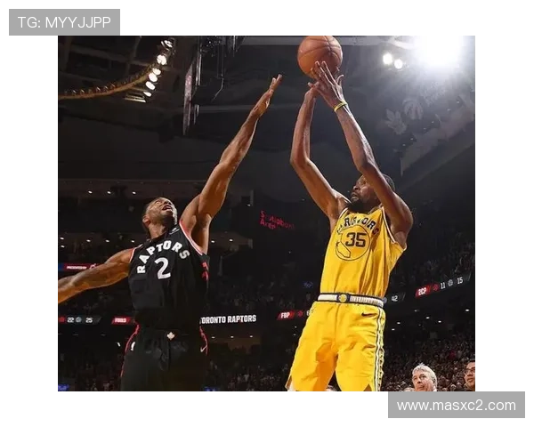 小卡与杜兰特手掌对比差异惊人