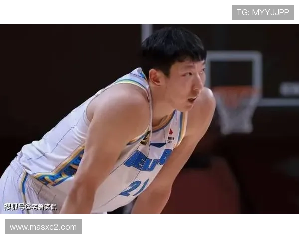 [CBA]纳托尔单手送助攻 周琦跳起空接扣杀.